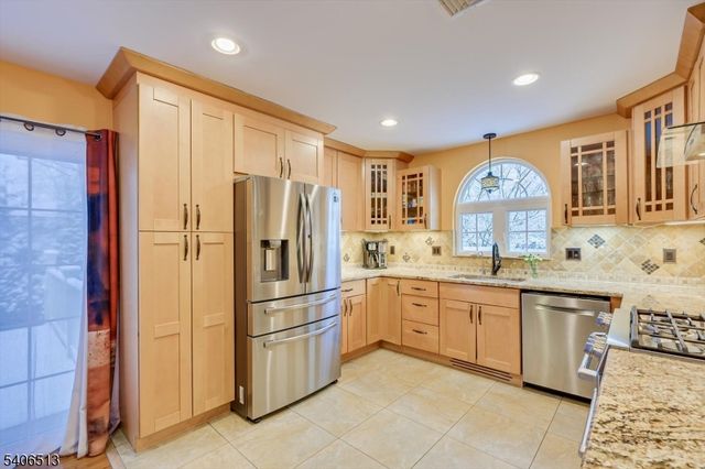 108 Elizabethtown Ct, South Plainfield Boro, NJ 07080