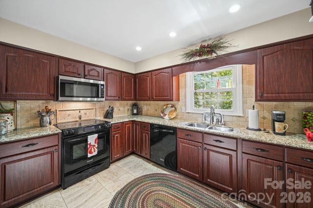 13539 Four Oaks Lane, Matthews, NC 28105