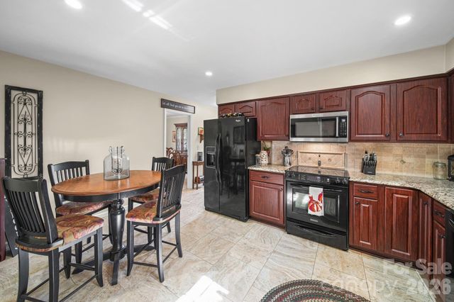 13539 Four Oaks Lane, Matthews, NC 28105