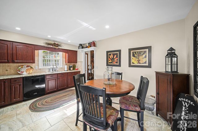 13539 Four Oaks Lane, Matthews, NC 28105