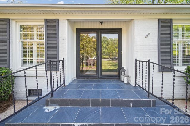 13539 Four Oaks Lane, Matthews, NC 28105