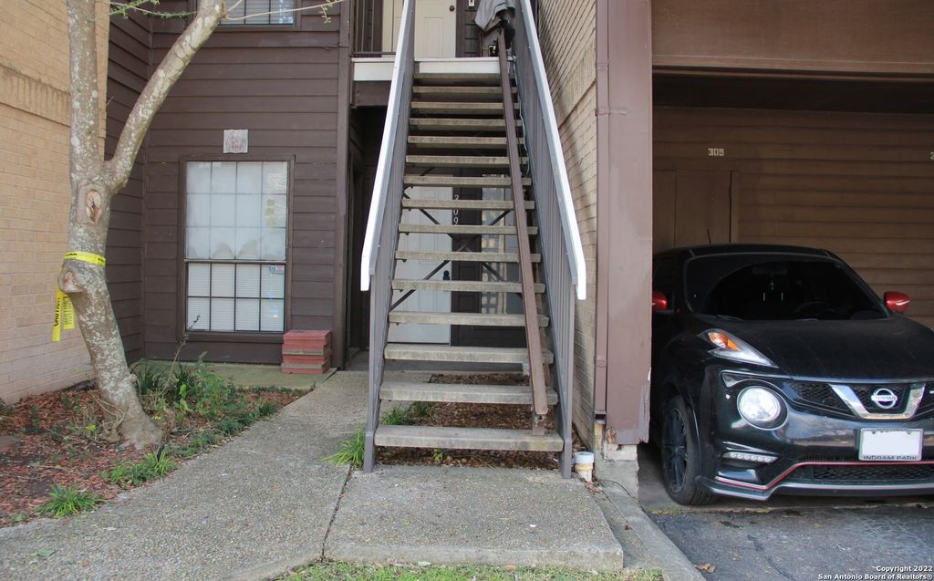 8655 Datapoint Dr Apt 309, San Antonio, TX 78229