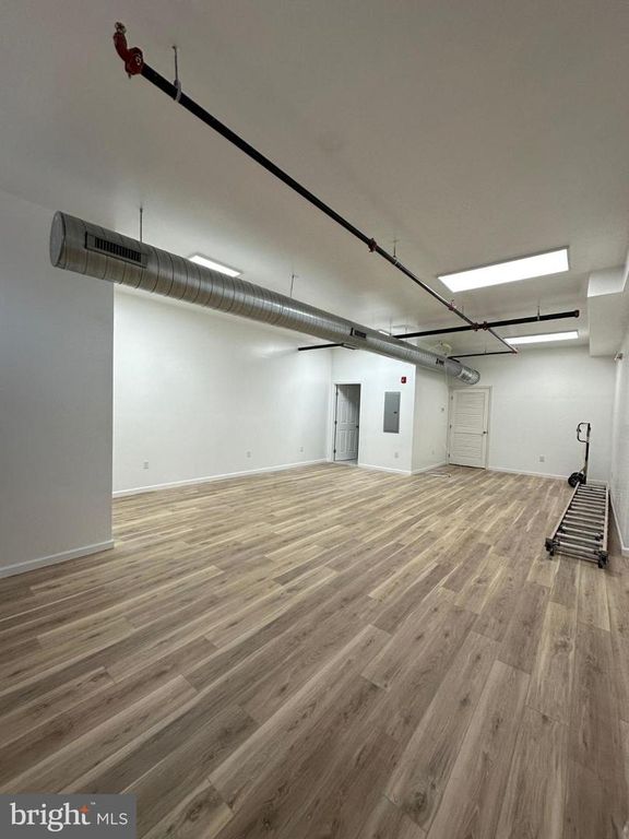 4250 LANCASTER AVE, Philadelphia, PA 19104