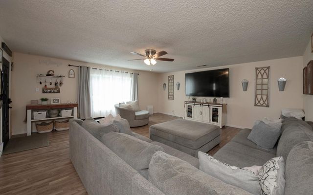 6397 W Clinton Avenue, Fresno, CA 93723