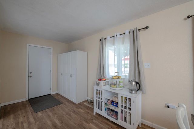 6397 W Clinton Avenue, Fresno, CA 93723