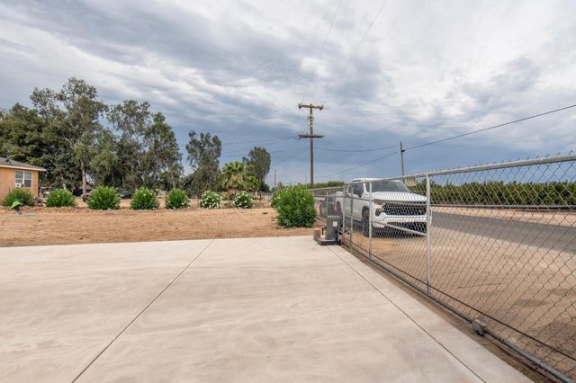 6397 W Clinton Avenue, Fresno, CA 93723