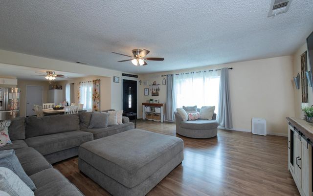 6397 W Clinton Avenue, Fresno, CA 93723