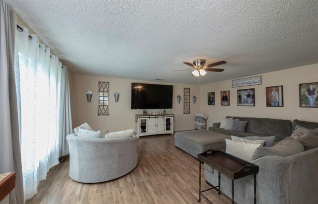 6397 W Clinton Avenue, Fresno, CA 93723