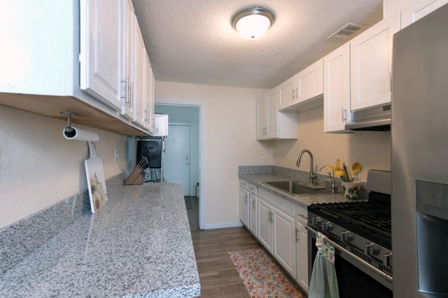 6397 W Clinton Avenue, Fresno, CA 93723