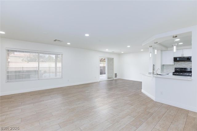 8478 Prince Of Tides Court, Las Vegas, NV 89113