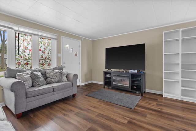 2721 S 50th STREET, Milwaukee, WI 53219