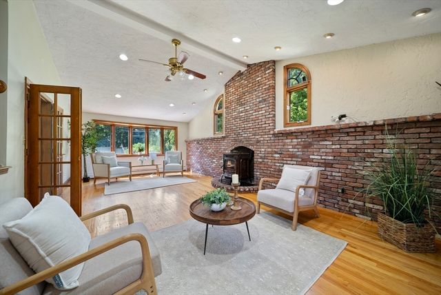 21 Cranberry Street, Pepperell, MA 01463