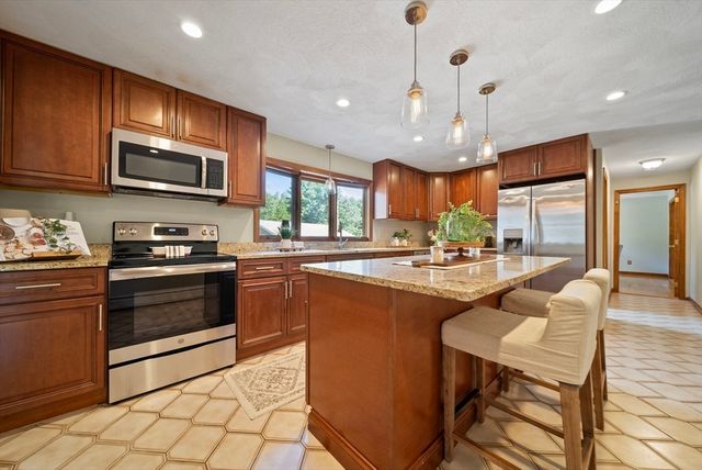 21 Cranberry Street, Pepperell, MA 01463