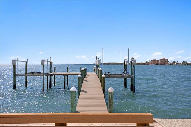 2970 68TH AVENUE S, St Petersburg, FL 33712