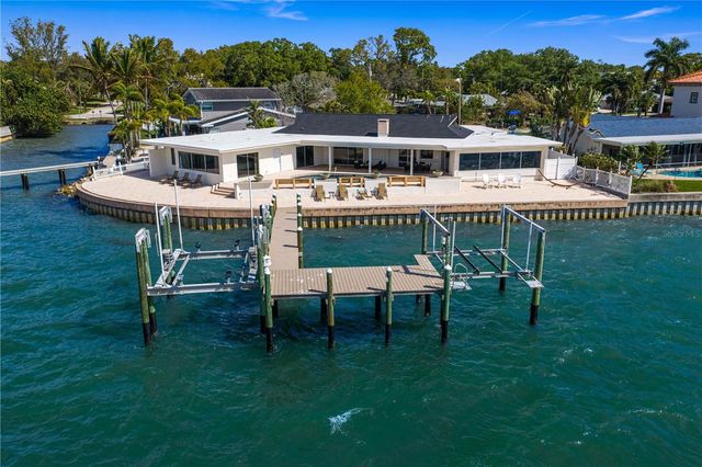 2970 68TH AVENUE S, St Petersburg, FL 33712