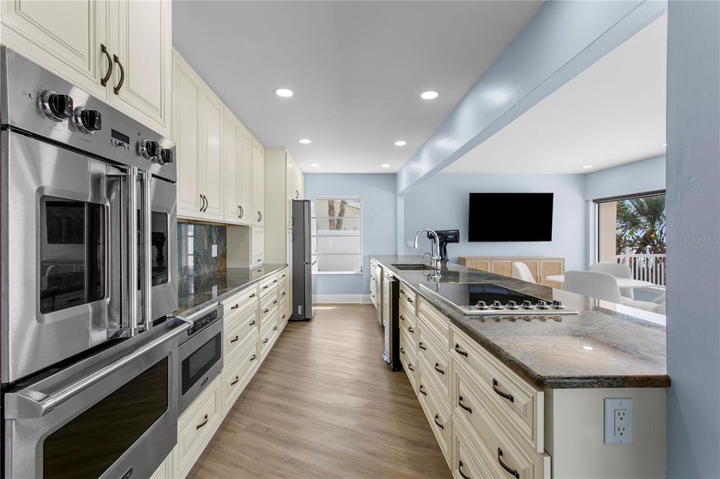 Image 18 of property listing at 2970 68TH AVENUE S, St Petersburg, FL 33712