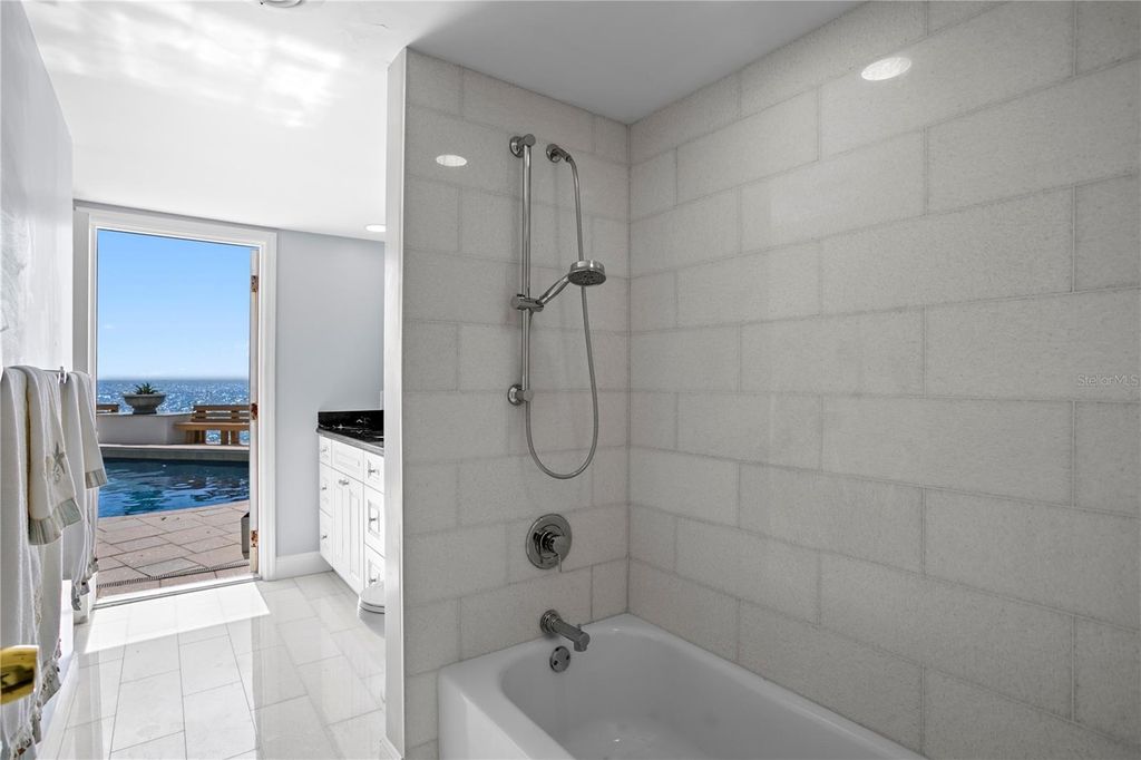 Image 21 of property listing at 2970 68TH AVENUE S, St Petersburg, FL 33712