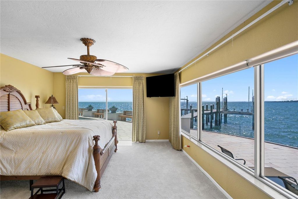 Image 23 of property listing at 2970 68TH AVENUE S, St Petersburg, FL 33712