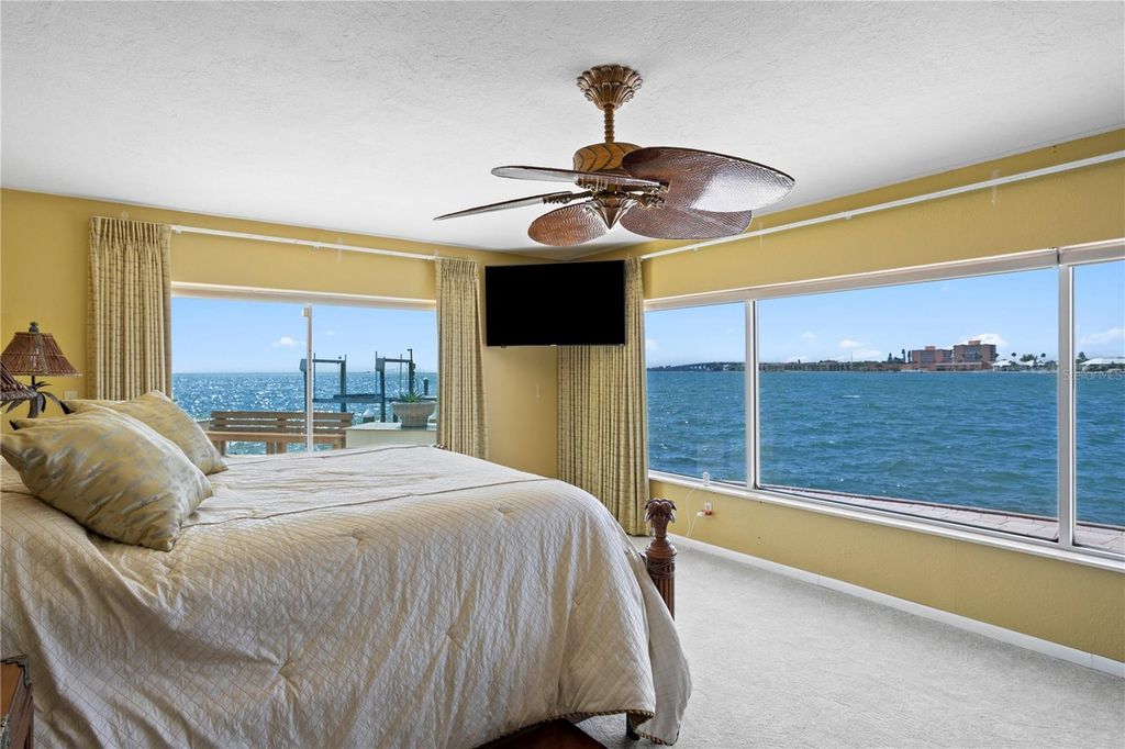 Image 24 of property listing at 2970 68TH AVENUE S, St Petersburg, FL 33712