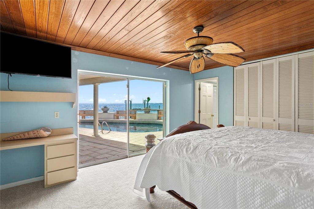 Image 26 of property listing at 2970 68TH AVENUE S, St Petersburg, FL 33712