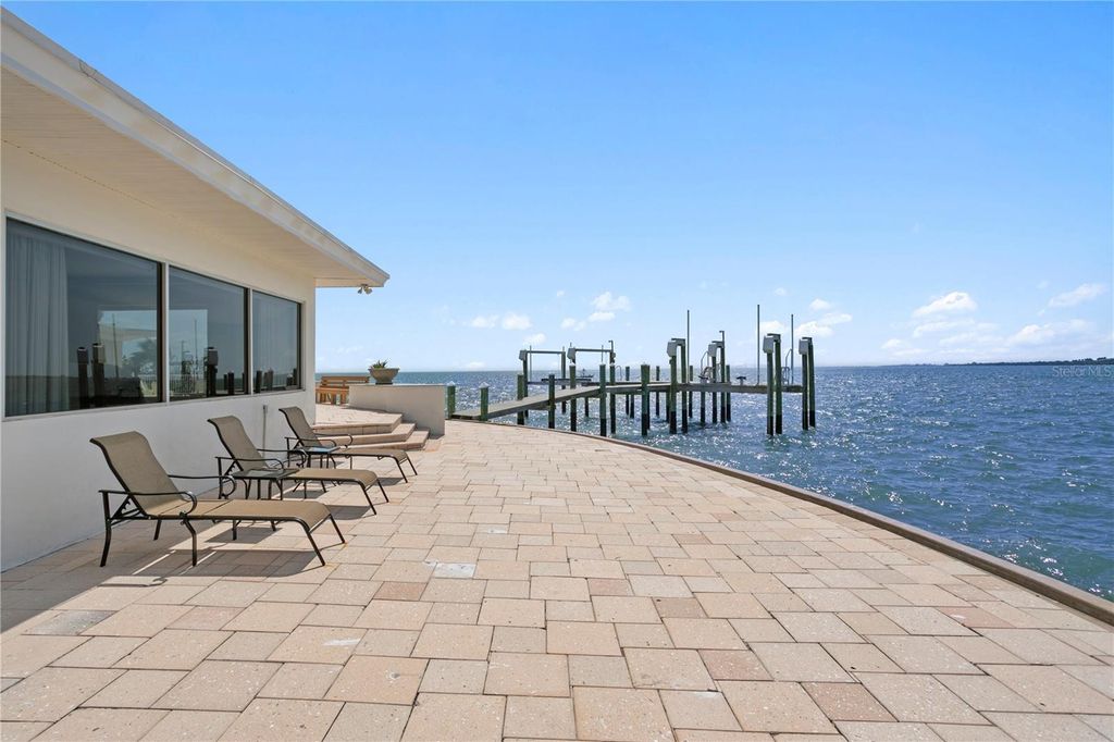 Image 27 of property listing at 2970 68TH AVENUE S, St Petersburg, FL 33712