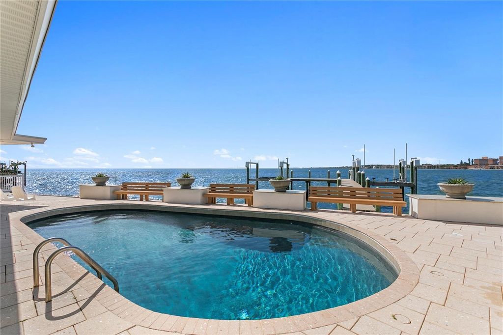 Image 5 of property listing at 2970 68TH AVENUE S, St Petersburg, FL 33712