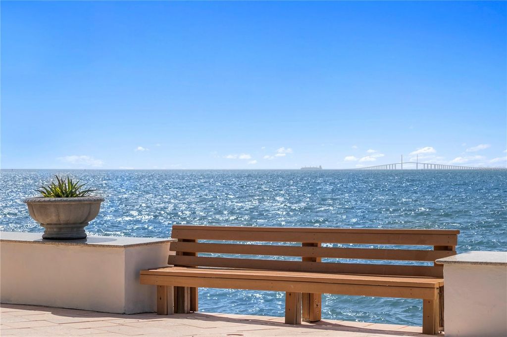 Image 6 of property listing at 2970 68TH AVENUE S, St Petersburg, FL 33712