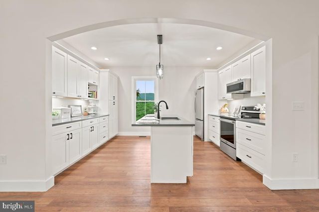 412 CEDAR HILL LN, Bentonville, VA 22610