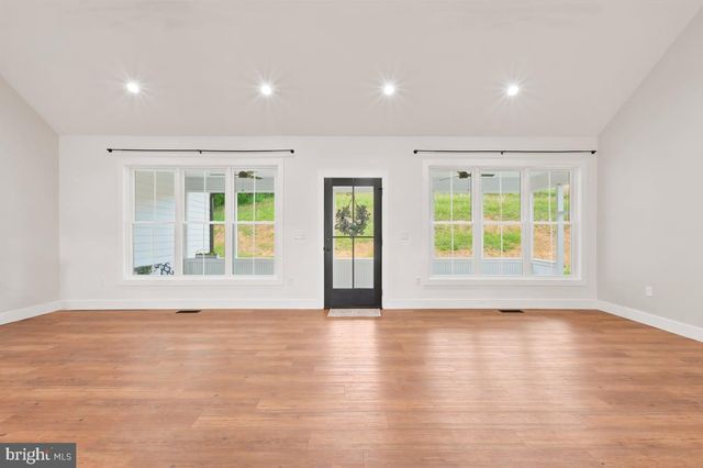 412 CEDAR HILL LN, Bentonville, VA 22610