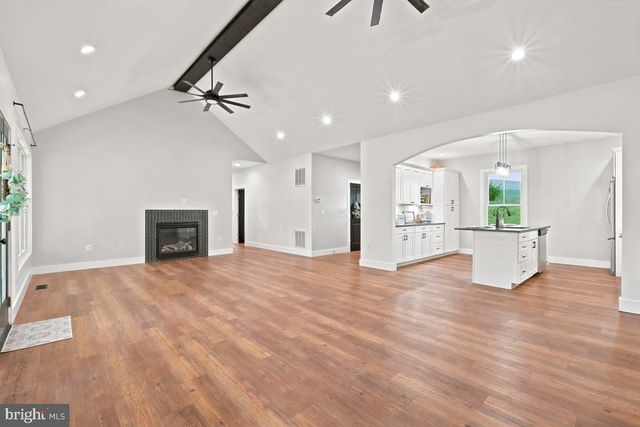 412 CEDAR HILL LN, Bentonville, VA 22610
