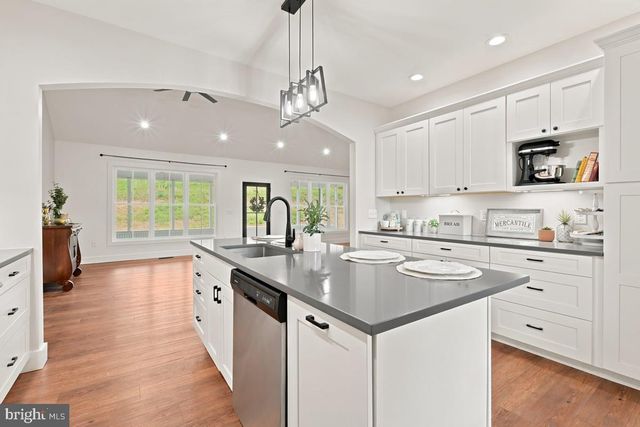 412 CEDAR HILL LN, Bentonville, VA 22610