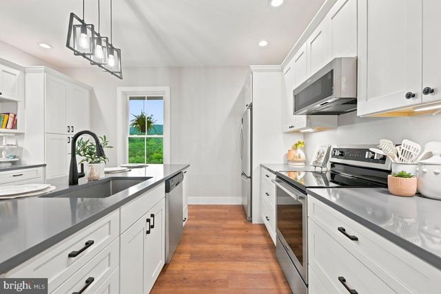 412 CEDAR HILL LN, Bentonville, VA 22610