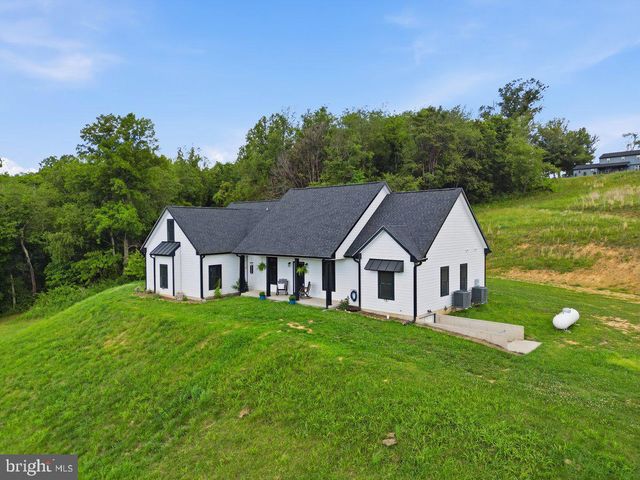 412 CEDAR HILL LN, Bentonville, VA 22610
