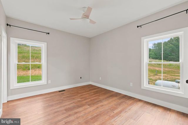412 CEDAR HILL LN, Bentonville, VA 22610