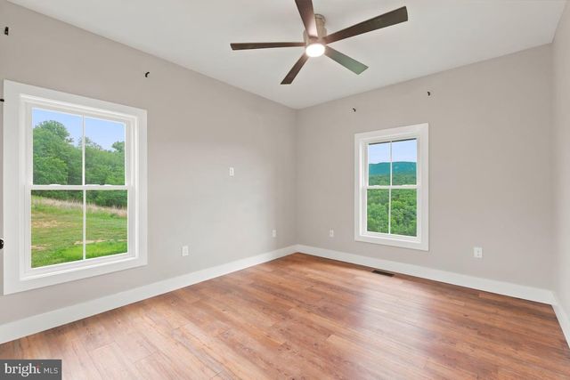 412 CEDAR HILL LN, Bentonville, VA 22610
