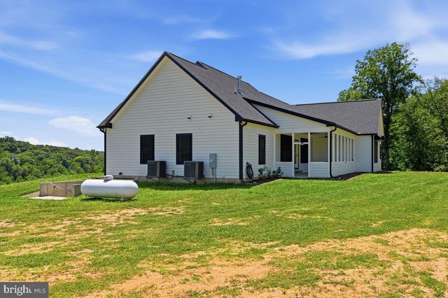 412 CEDAR HILL LN, Bentonville, VA 22610