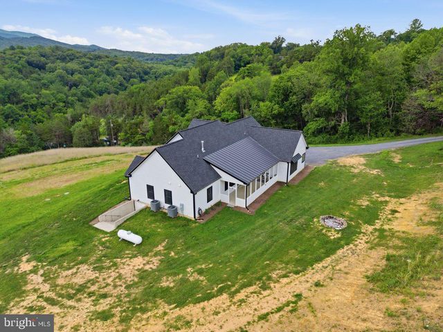 412 CEDAR HILL LN, Bentonville, VA 22610