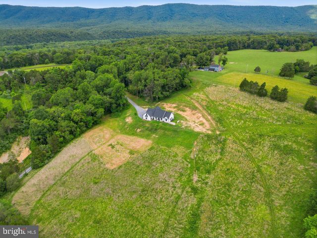 412 CEDAR HILL LN, Bentonville, VA 22610