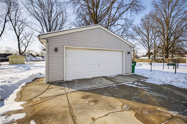 29070 W Willowick Drive, Willowick, OH 44095