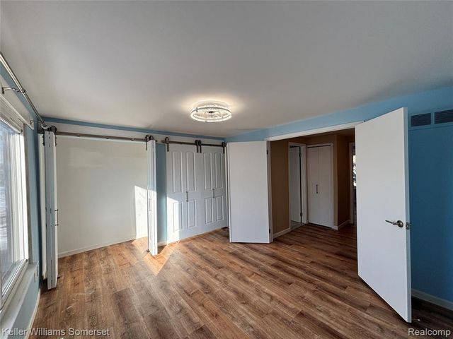 17082 Kingsbrooke Drive, Clinton Township, MI 48038