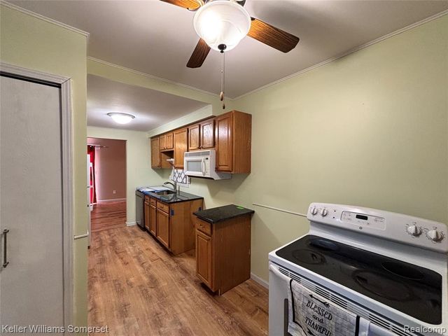 17082 Kingsbrooke Drive, Clinton Township, MI 48038