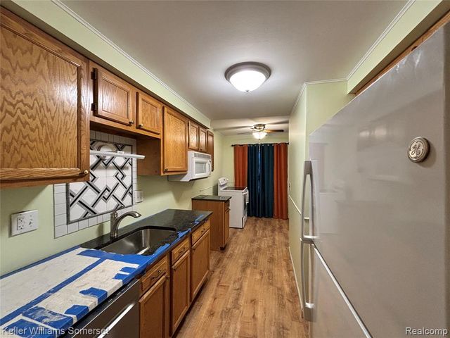 17082 Kingsbrooke Drive, Clinton Township, MI 48038