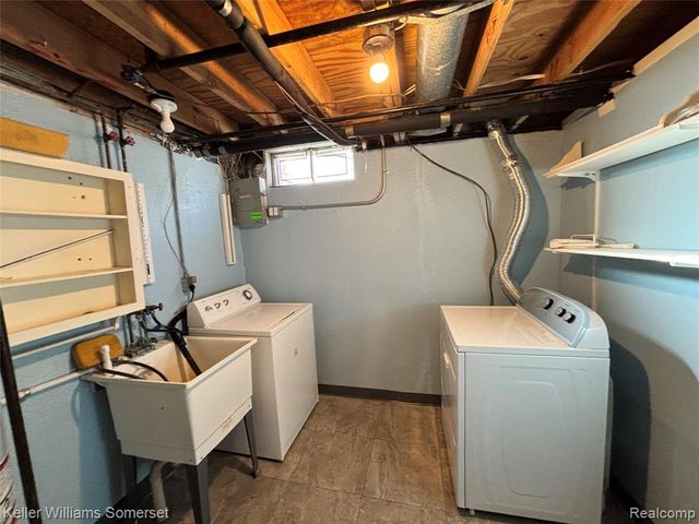 17082 Kingsbrooke Drive, Clinton Township, MI 48038