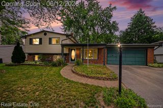 2523 Watonga Drive, Commerce Charter Township, MI 48382