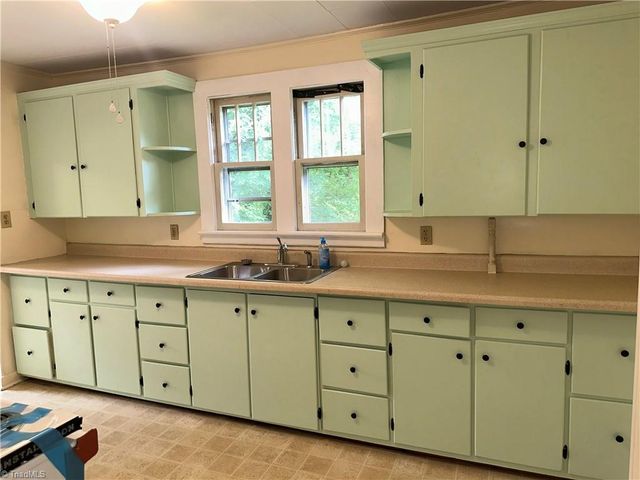 322 Hadley Street, Mount Airy, NC 27030