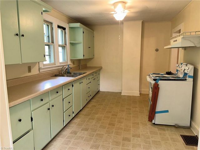 322 Hadley Street, Mount Airy, NC 27030
