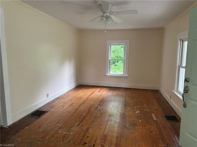 322 Hadley Street, Mount Airy, NC 27030