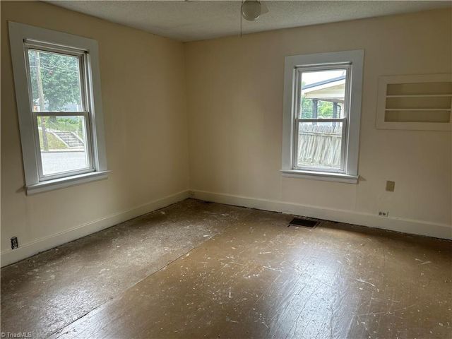 322 Hadley Street, Mount Airy, NC 27030