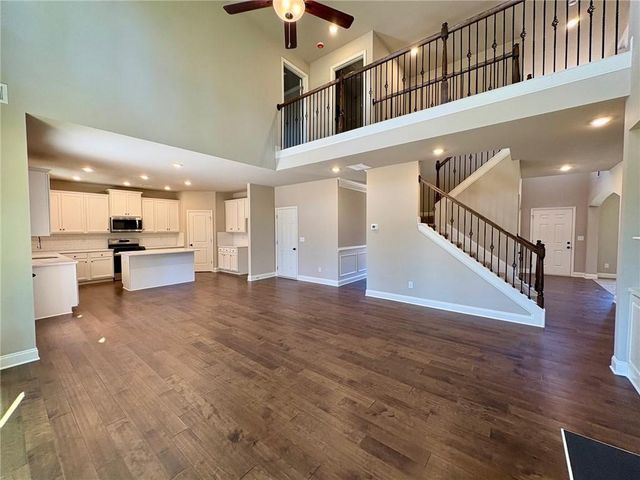 996 Lakeview Oaks Court, Grayson, GA 30017