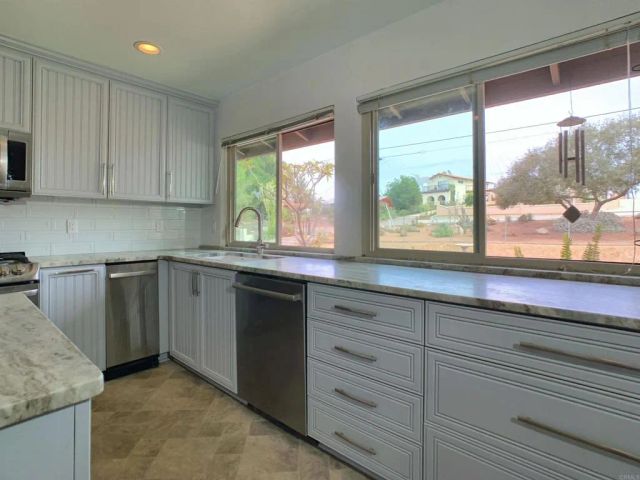 308 La Cresta Heights Rd, El Cajon, CA 92021